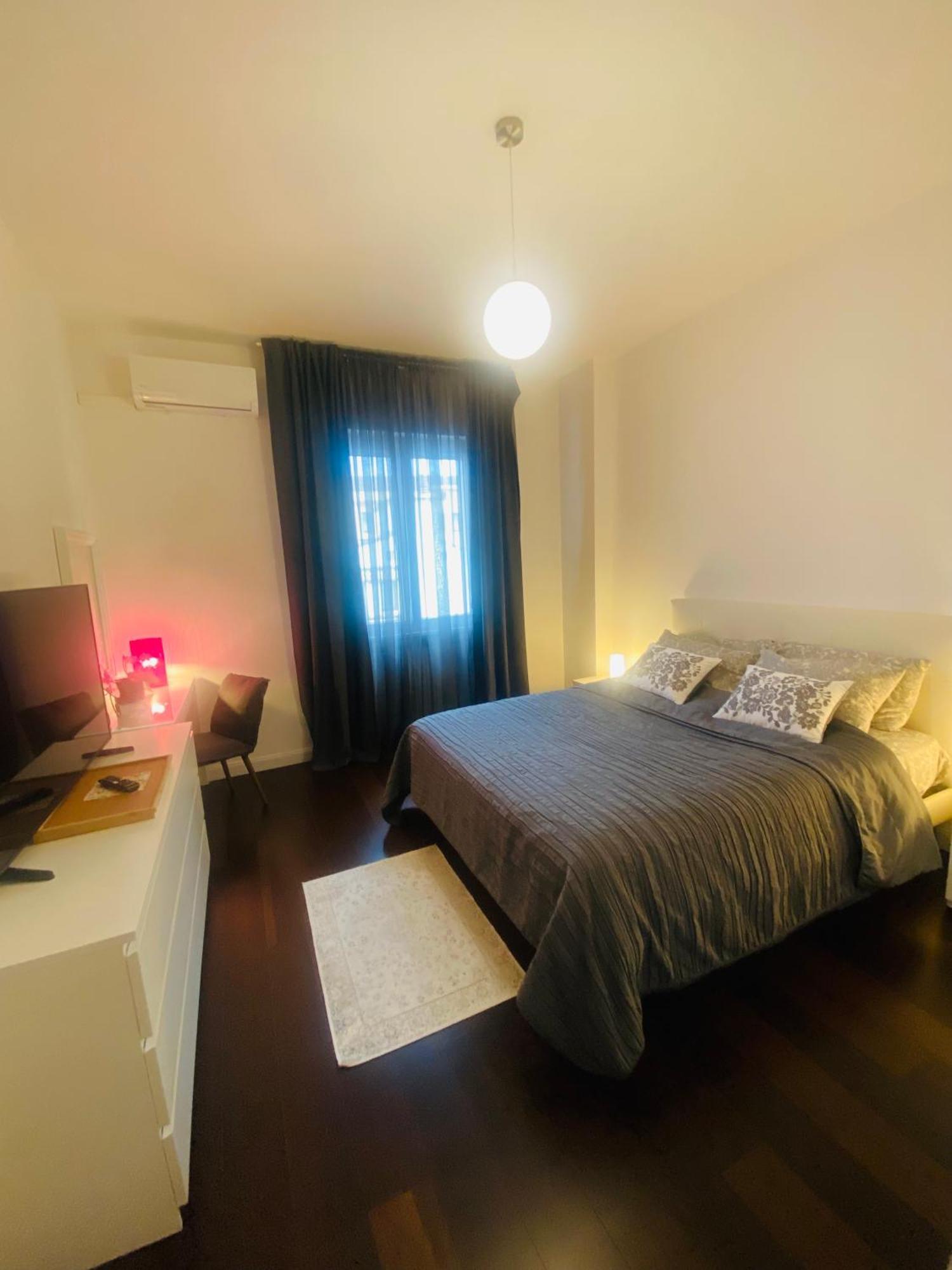 Central Apartment And Parking Верона Екстер'єр фото
